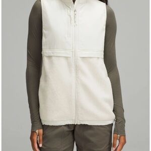 Lululemon Cinch-Hem Fleece Vest in color Bone